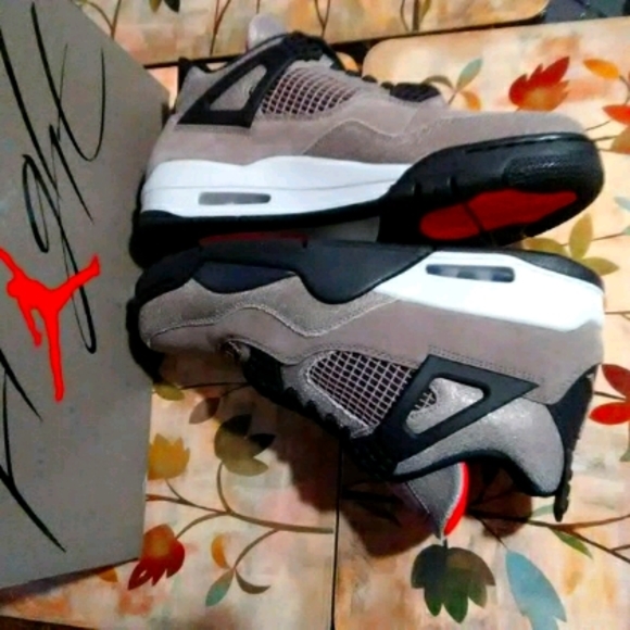 Taupe Haze Jordan 4 - Picture 3 of 4